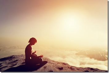 Meditation coeur sur la montagne